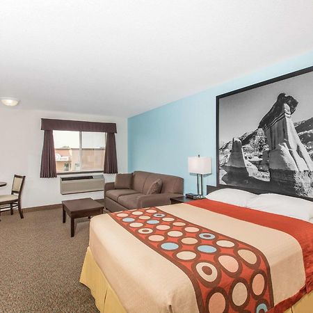 Super 8 By Wyndham Strathmore Εξωτερικό φωτογραφία