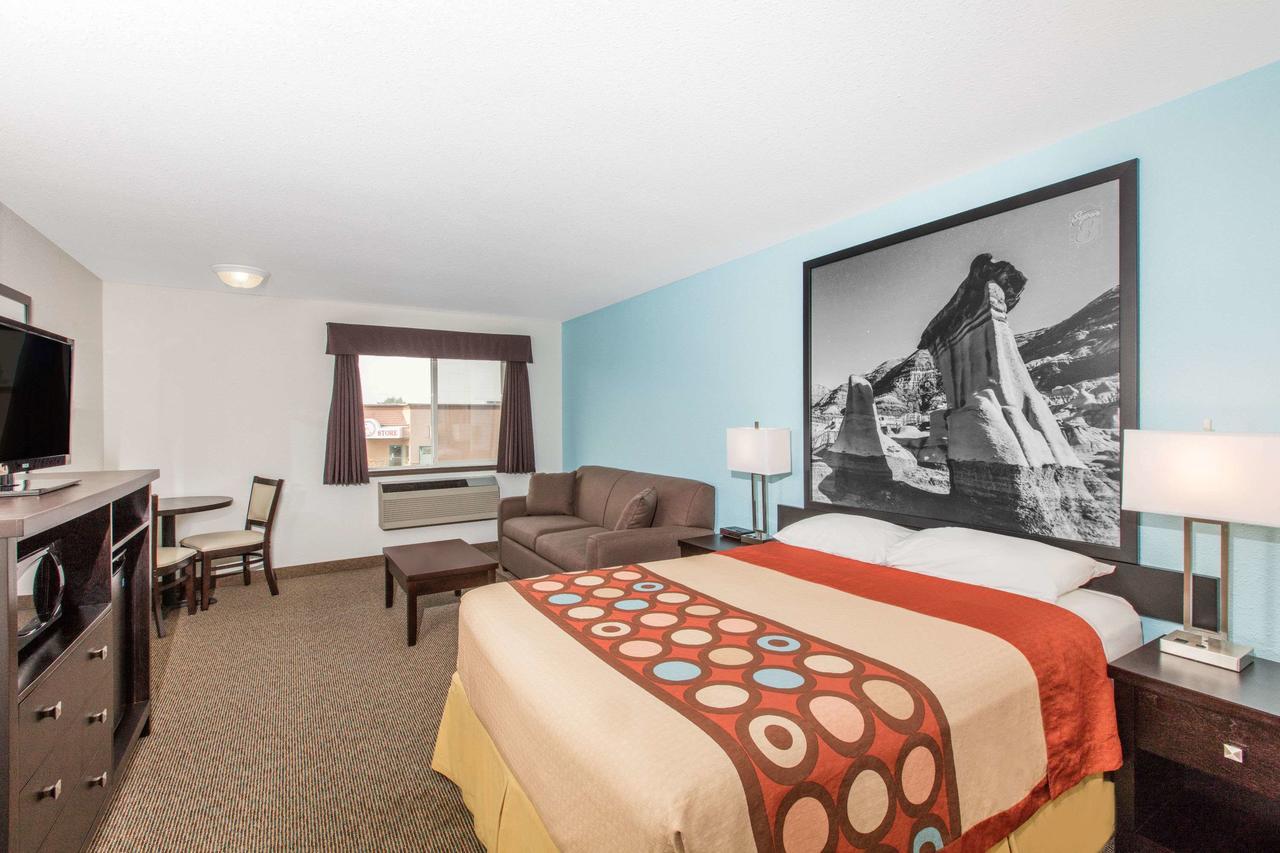 Super 8 By Wyndham Strathmore Εξωτερικό φωτογραφία