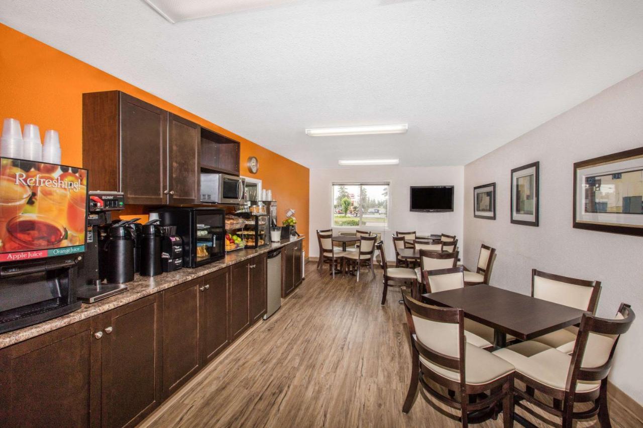 Super 8 By Wyndham Strathmore Εξωτερικό φωτογραφία