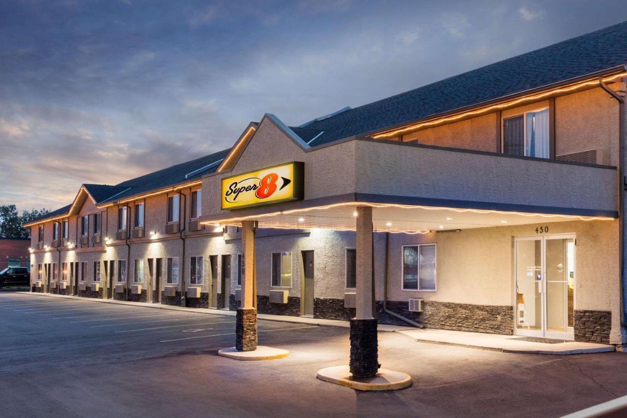 Super 8 By Wyndham Strathmore Εξωτερικό φωτογραφία