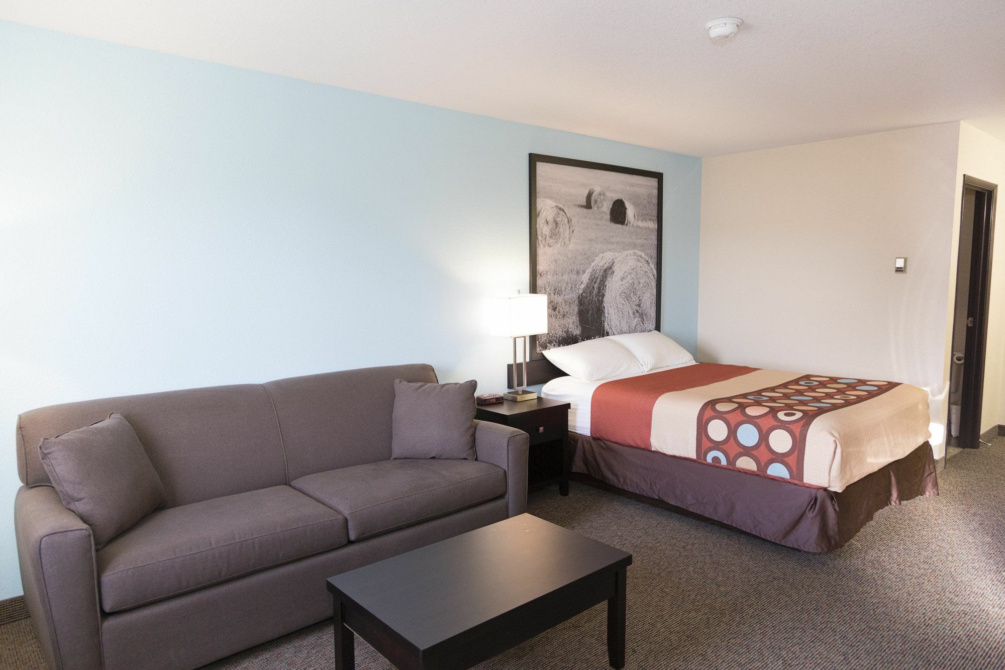 Super 8 By Wyndham Strathmore Εξωτερικό φωτογραφία