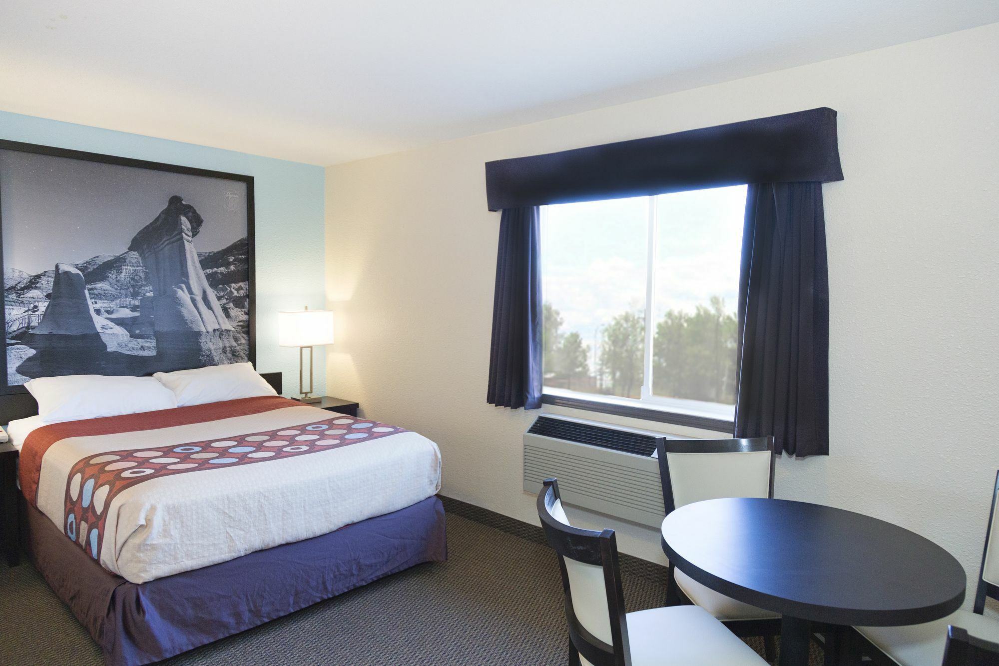 Super 8 By Wyndham Strathmore Εξωτερικό φωτογραφία