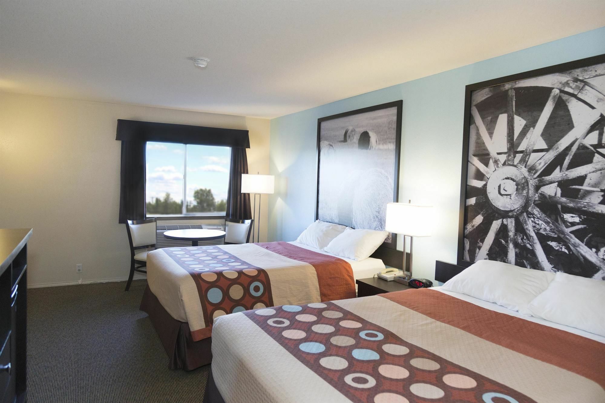 Super 8 By Wyndham Strathmore Εξωτερικό φωτογραφία