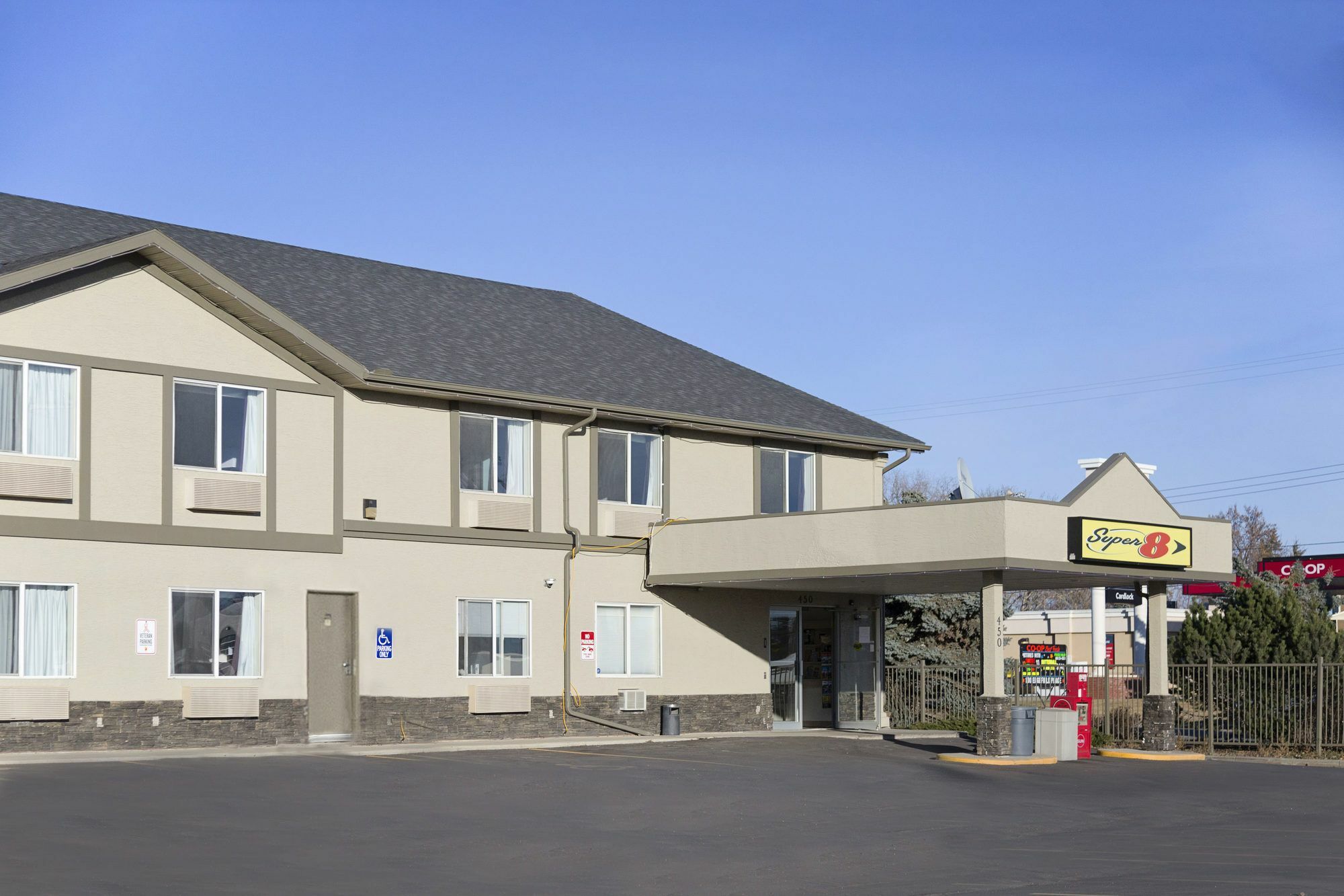 Super 8 By Wyndham Strathmore Εξωτερικό φωτογραφία