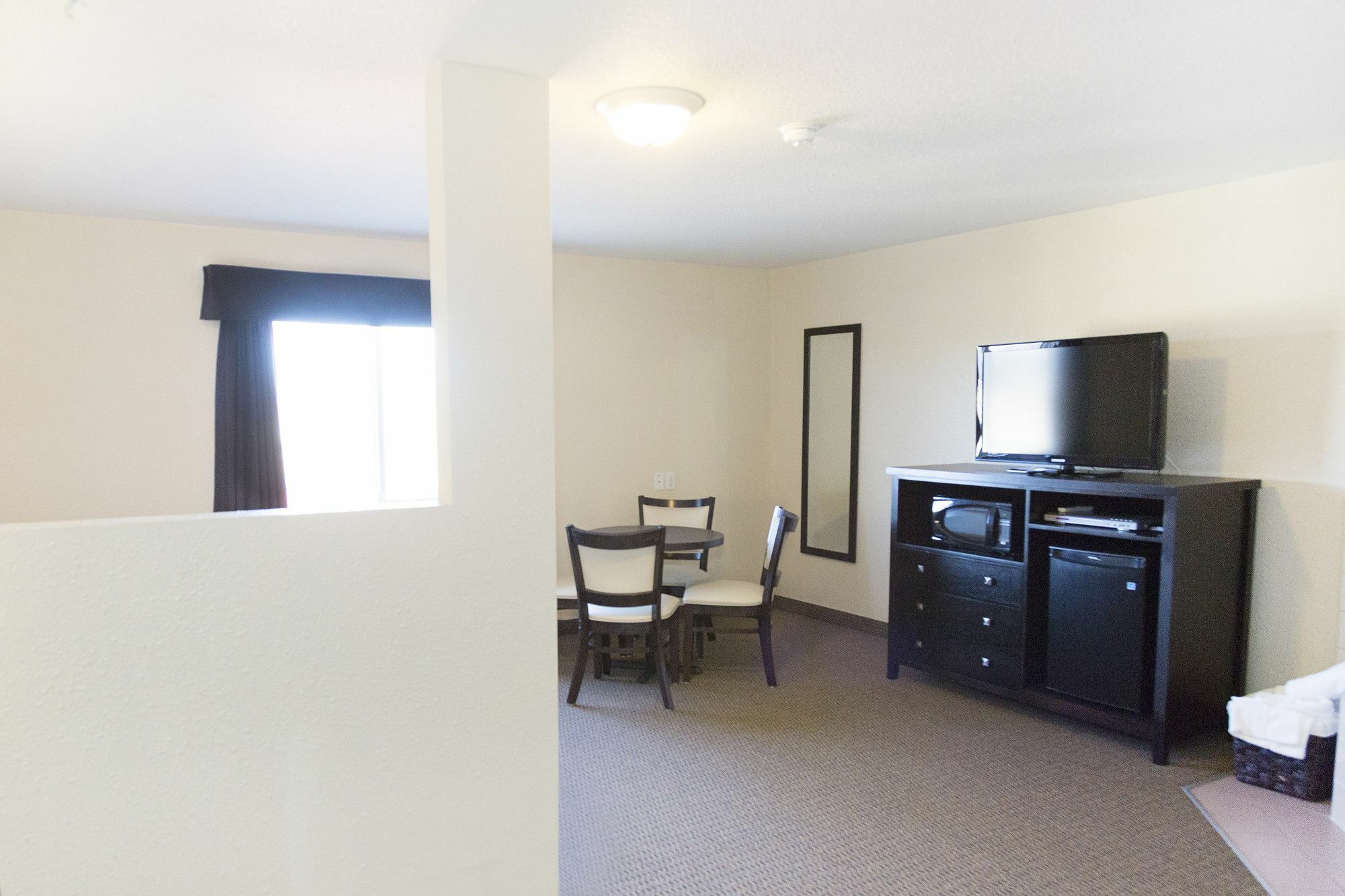 Super 8 By Wyndham Strathmore Εξωτερικό φωτογραφία